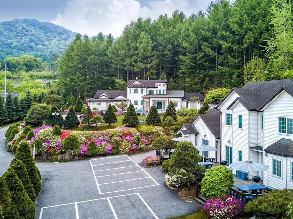 Pyeongchang Greenhill Pension Екстер'єр фото